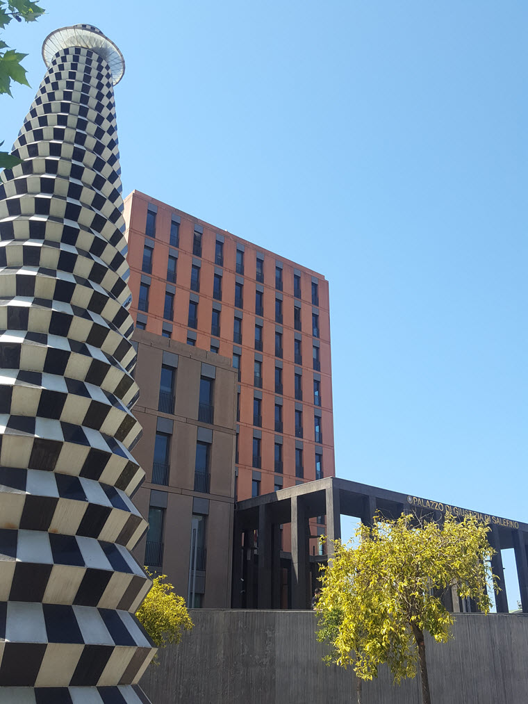 Faro della Giustizia di Ben Jakober e Yannich Vu