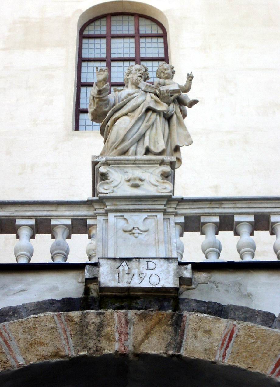 Statua di San Matteo Duomo Salerno