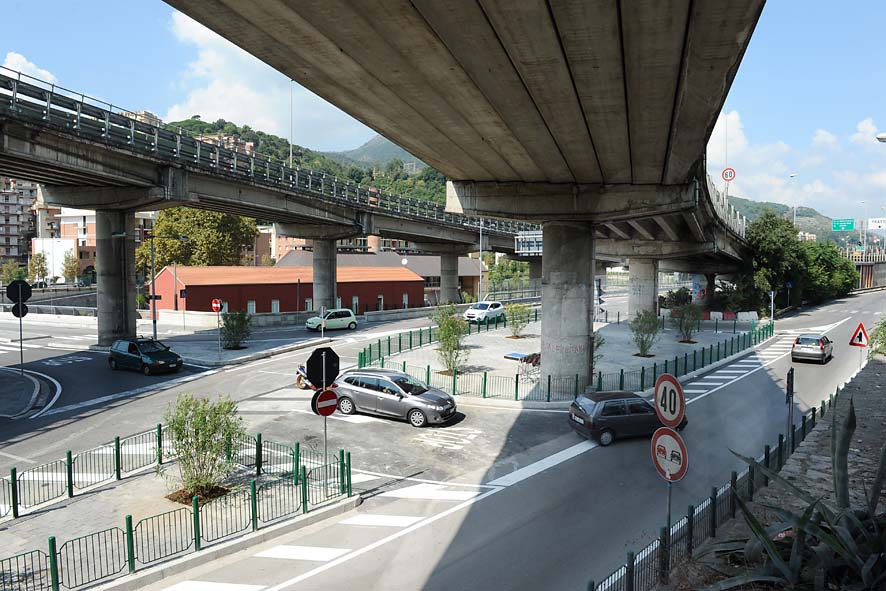 Il Sindaco De Luca inaugura la rotatoria di Via Irno. Salerno, 24 settembre 2011.