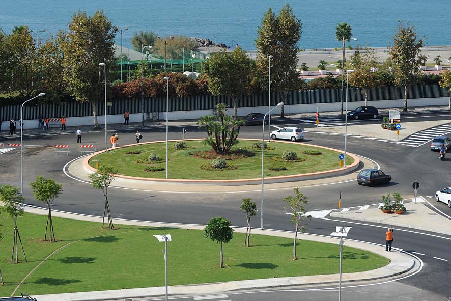 Il Sindaco De Luca inaugura la rotatoria di Via Generale Clark. Salerno, 24 settembre 2011.