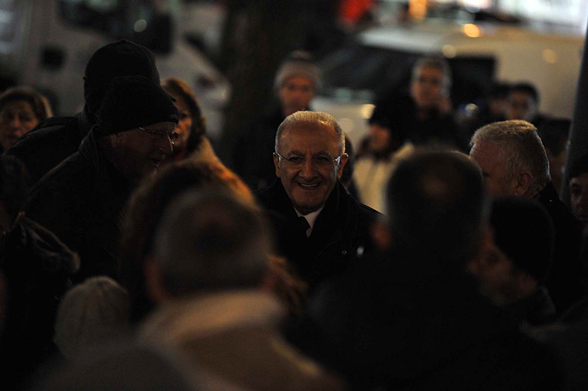 Si illuminano le opere natalizie di Luci d'Artista