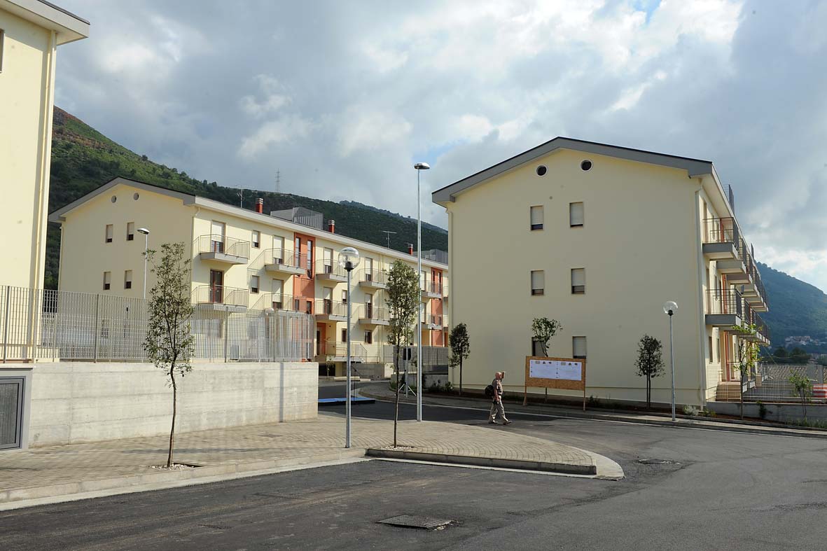 Il Sindaco De Luca inaugura i nuovi alloggi a Rufoli