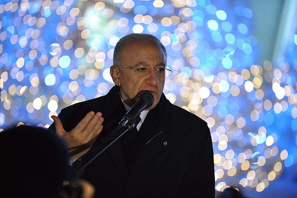 Si illuminano le opere natalizie di Luci d'Artista