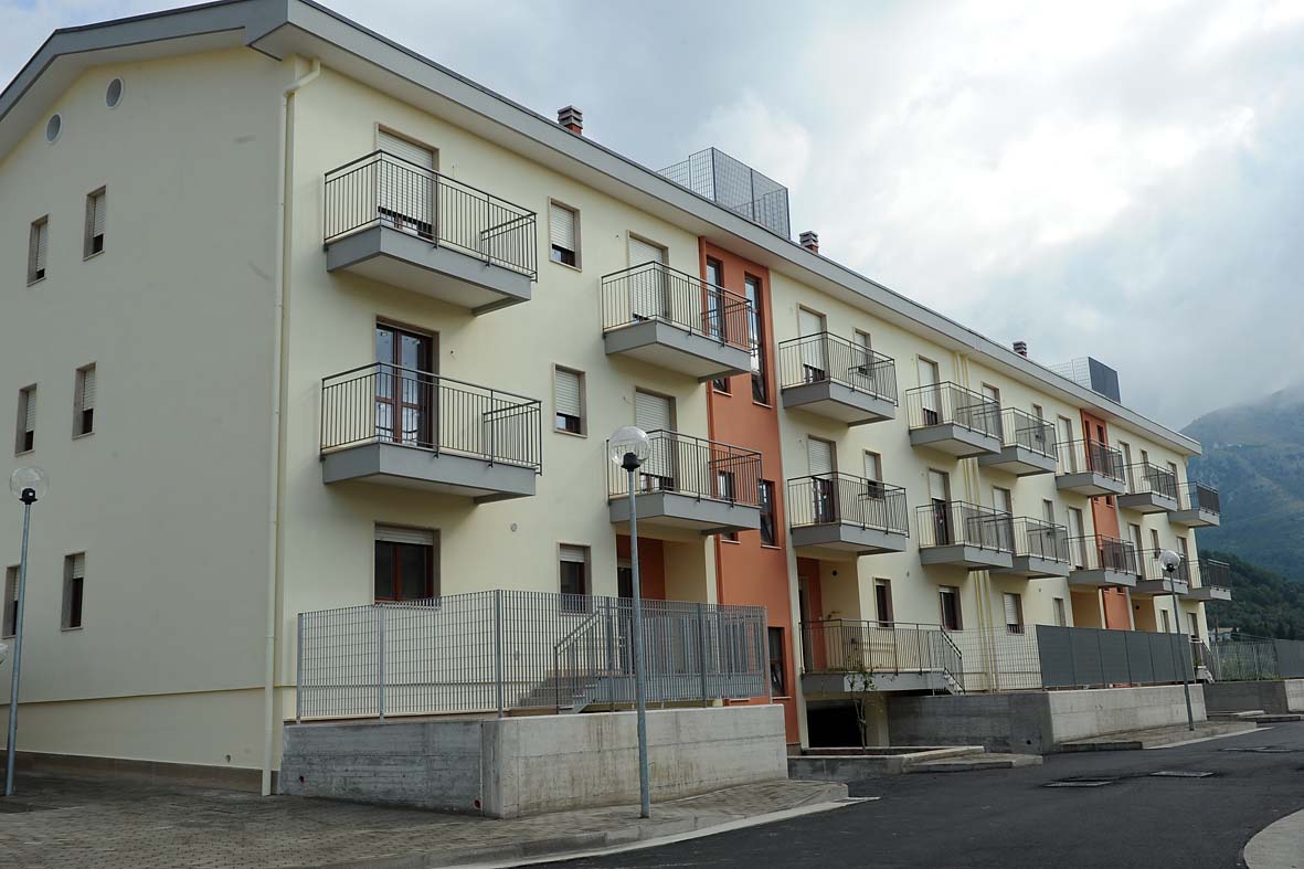 Il Sindaco De Luca inaugura i nuovi alloggi a Rufoli