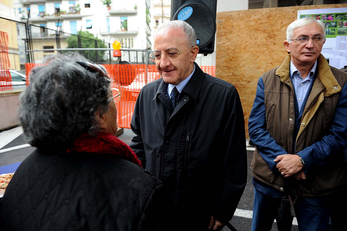 Il Sindaco Vincenzo De Luca da' il via ai lavori di via Lanzalone - Manganario. Salerno, 25 ottobre 2010