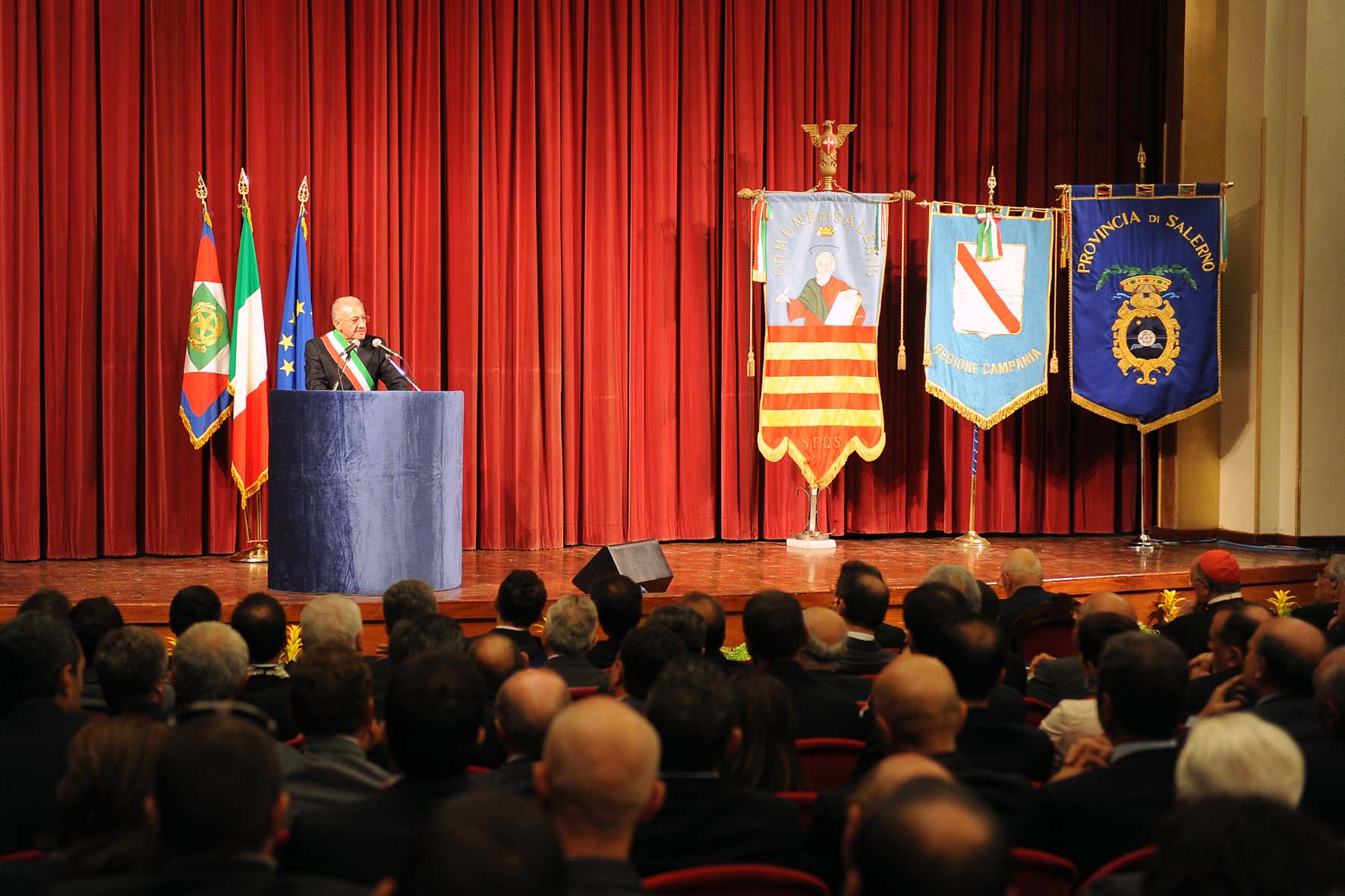 SALERNO saluta il Presidente della Repubblica GIORGIO NAPOLITANO. Teatro Augusteo, martedi' 14 settembre 2010