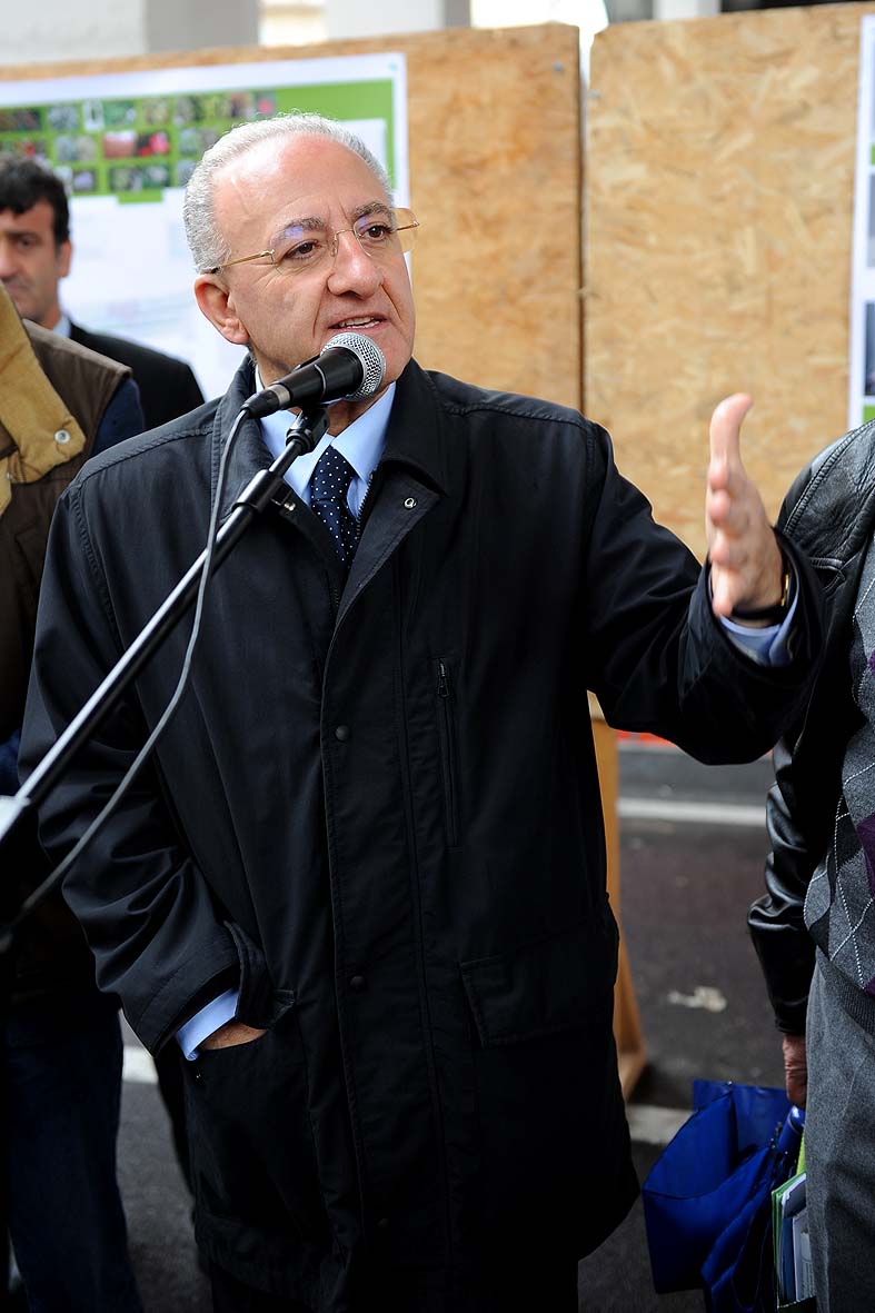 Il Sindaco Vincenzo De Luca da' il via ai lavori di via Lanzalone - Manganario. Salerno, 25 ottobre 2010