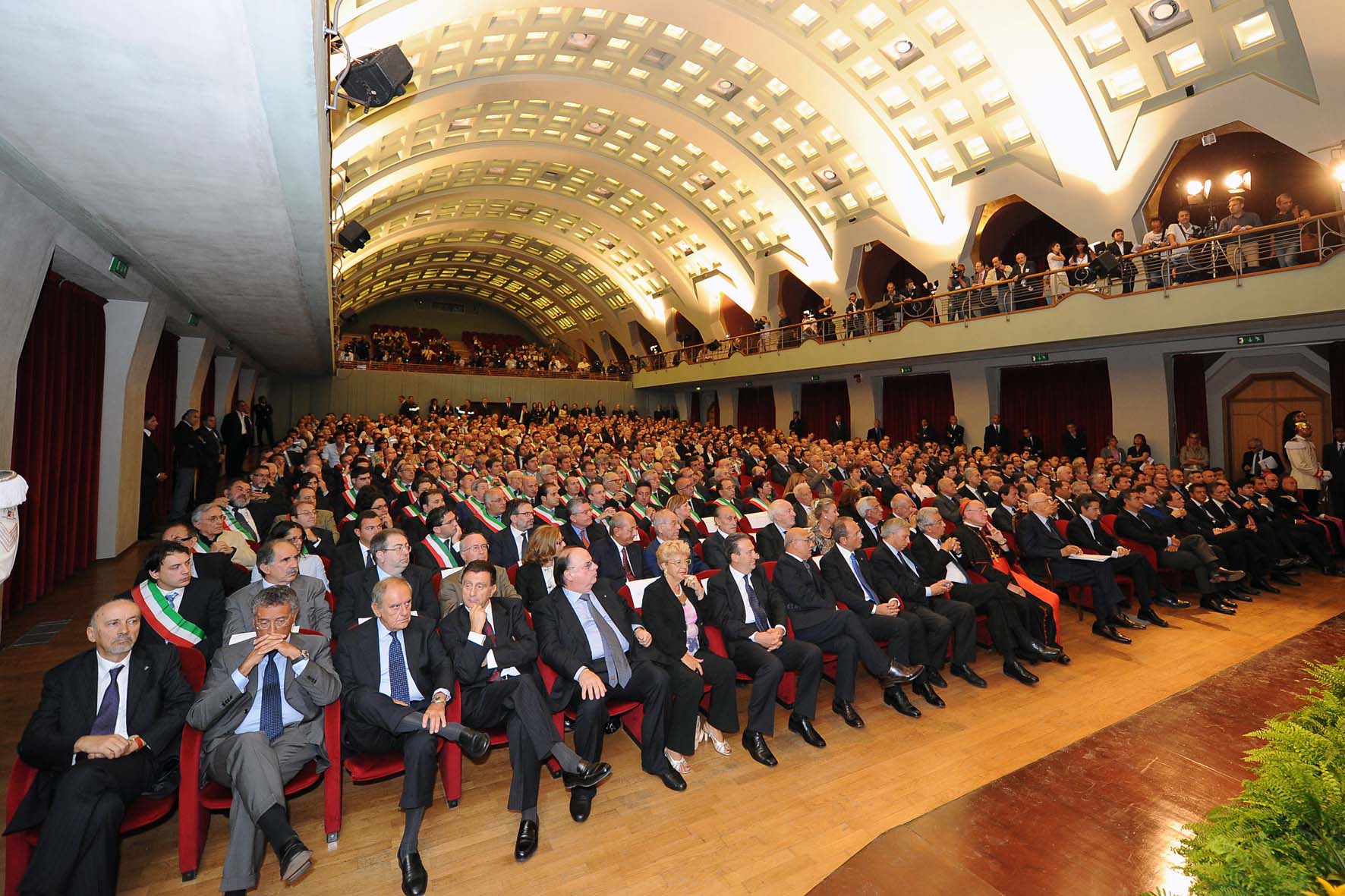 SALERNO saluta il Presidente della Repubblica GIORGIO NAPOLITANO. Teatro Augusteo, martedi' 14 settembre 2010