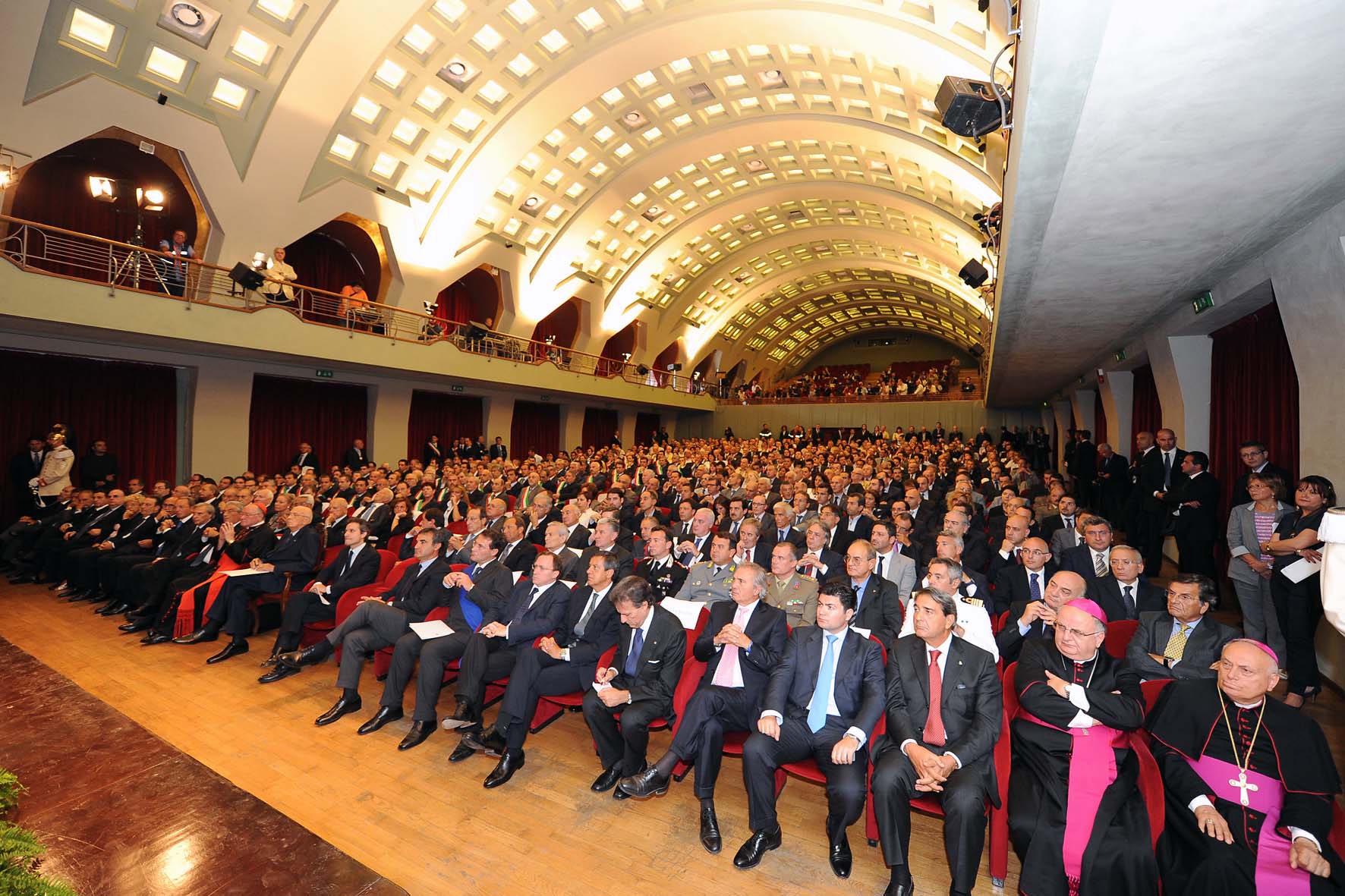 SALERNO saluta il Presidente della Repubblica GIORGIO NAPOLITANO. Teatro Augusteo, martedi' 14 settembre 2010