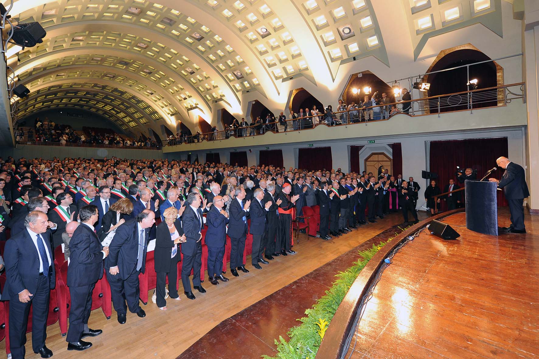 SALERNO saluta il Presidente della Repubblica GIORGIO NAPOLITANO. Teatro Augusteo, martedi' 14 settembre 2010
