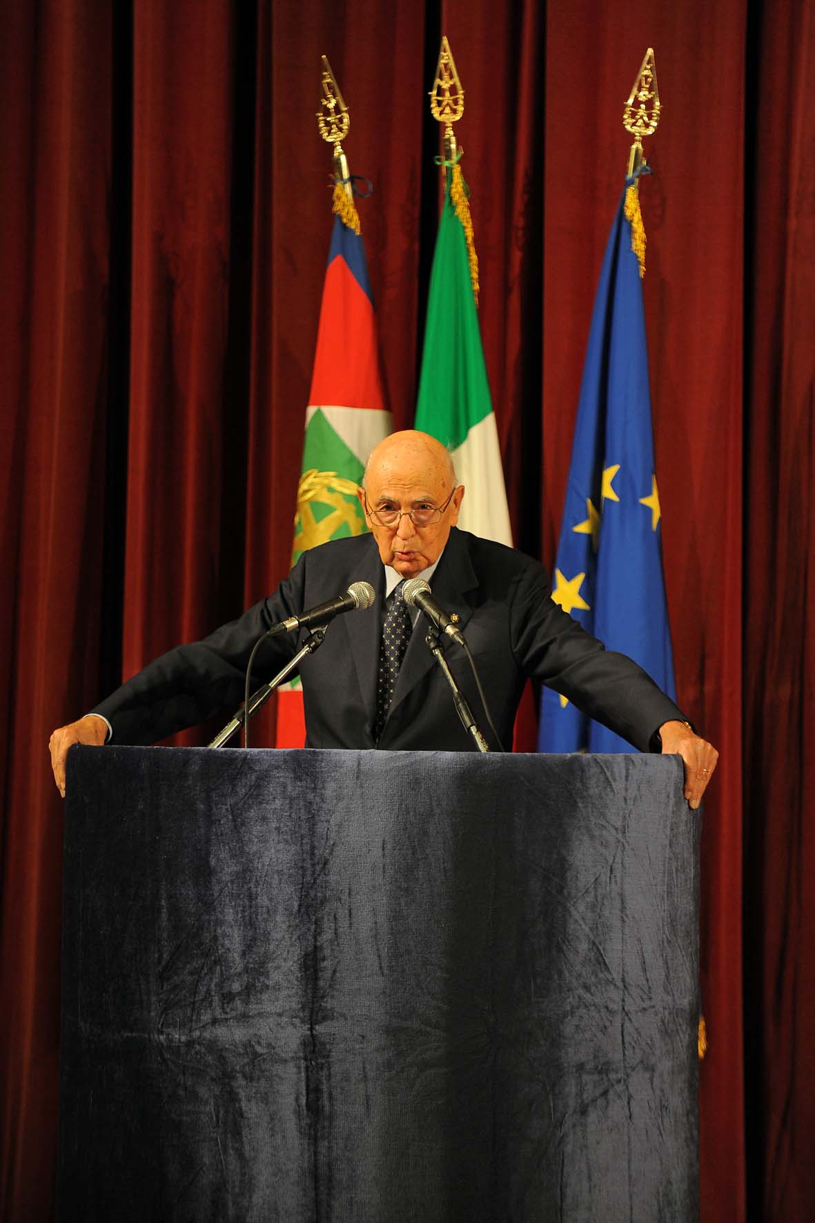 SALERNO saluta il Presidente della Repubblica GIORGIO NAPOLITANO. Teatro Augusteo, martedi' 14 settembre 2010