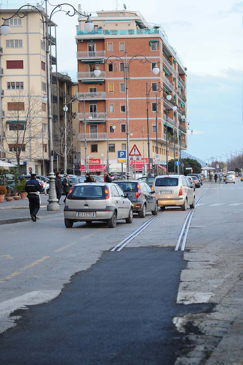 Al via i lavori per la rimozione dei binari in Piazza della Concordia, Salerno 31 gennaio 2011