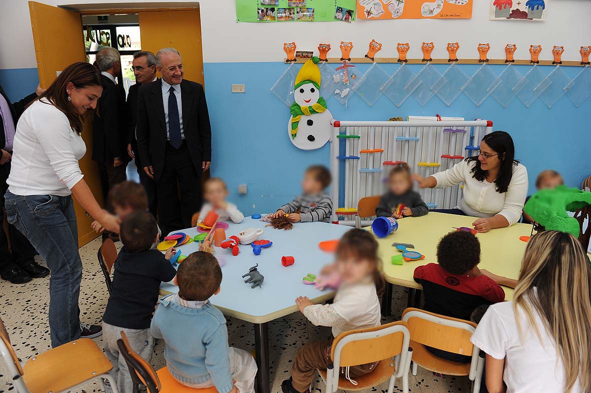 Il Sindaco De Luca ha dato il via ai lavori per la realizzazione di due nuovi asili nido. Salerno, 21 ottobre 2010