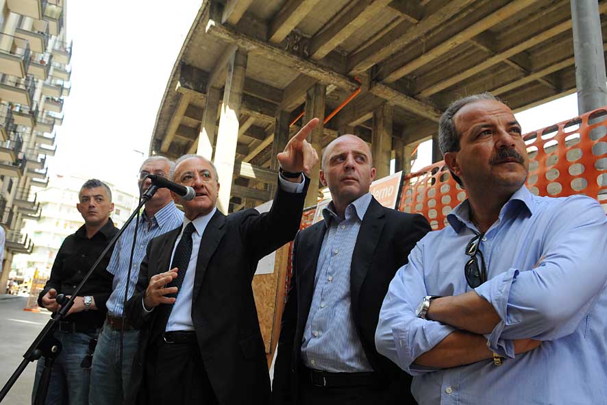 Quartiere Carmine, mercoledi' 10 giugno 2009: il Sindaco De Luca da' il via ai lavori di risistemazione urbanistica di via Cavallo e via Trucillo