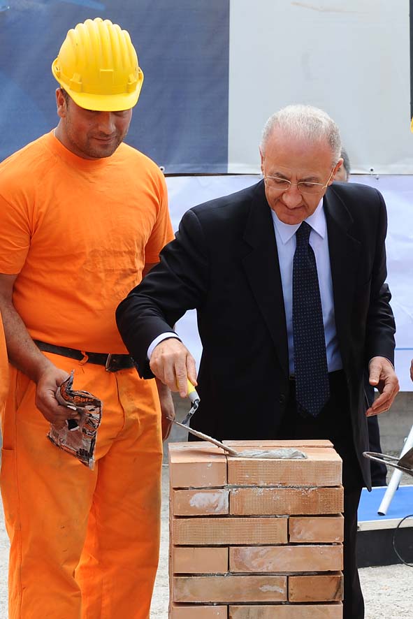 Crescent: la posa della prima pietra con il Sindaco Vincenzo De Luca. Salerno, 13 Maggio 2011