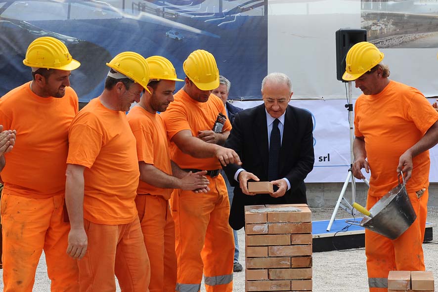 Crescent: la posa della prima pietra con il Sindaco Vincenzo De Luca. Salerno, 13 Maggio 2011