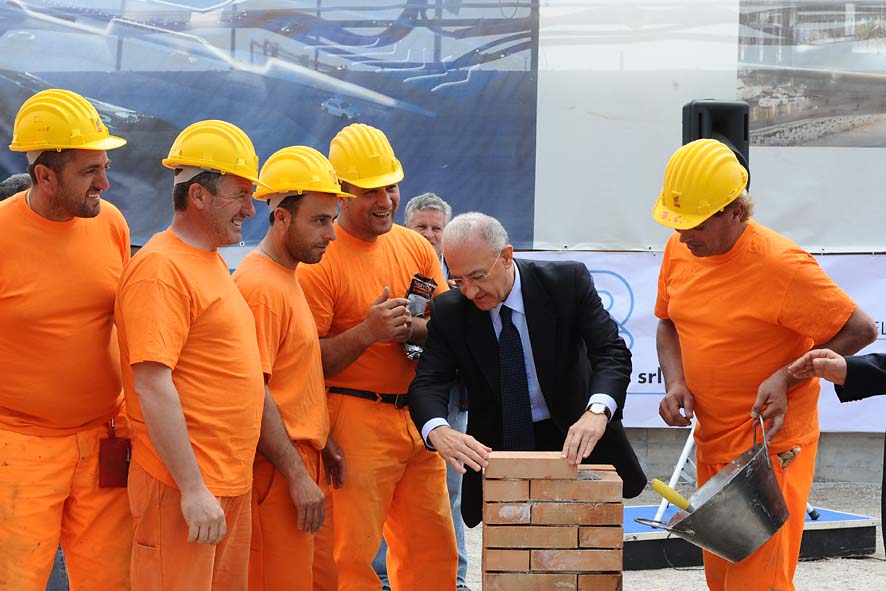 Crescent: la posa della prima pietra con il Sindaco Vincenzo De Luca. Salerno, 13 Maggio 2011