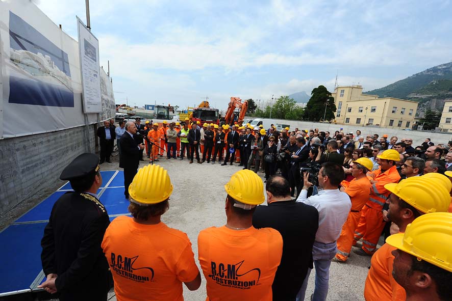 Crescent: la posa della prima pietra con il Sindaco Vincenzo De Luca. Salerno, 13 Maggio 2011