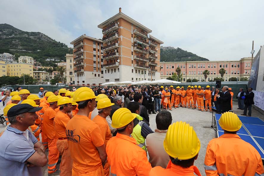 Crescent: la posa della prima pietra con il Sindaco Vincenzo De Luca. Salerno, 13 Maggio 2011