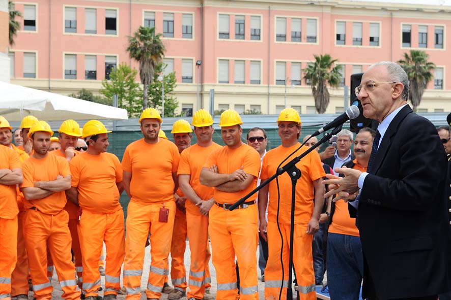 Crescent: la posa della prima pietra con il Sindaco Vincenzo De Luca. Salerno, 13 Maggio 2011