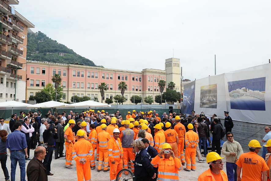 Crescent: la posa della prima pietra con il Sindaco Vincenzo De Luca. Salerno, 13 Maggio 2011