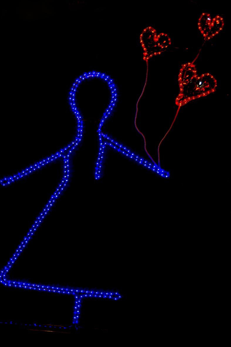 Si illuminano le opere natalizie di Luci d'Artista