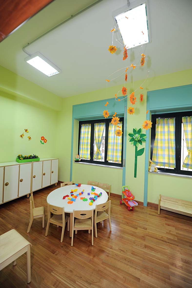 Vincenzo De luca inaugura il nuovo asilo nido di via Fusandola. Salerno 24 marzo 2010