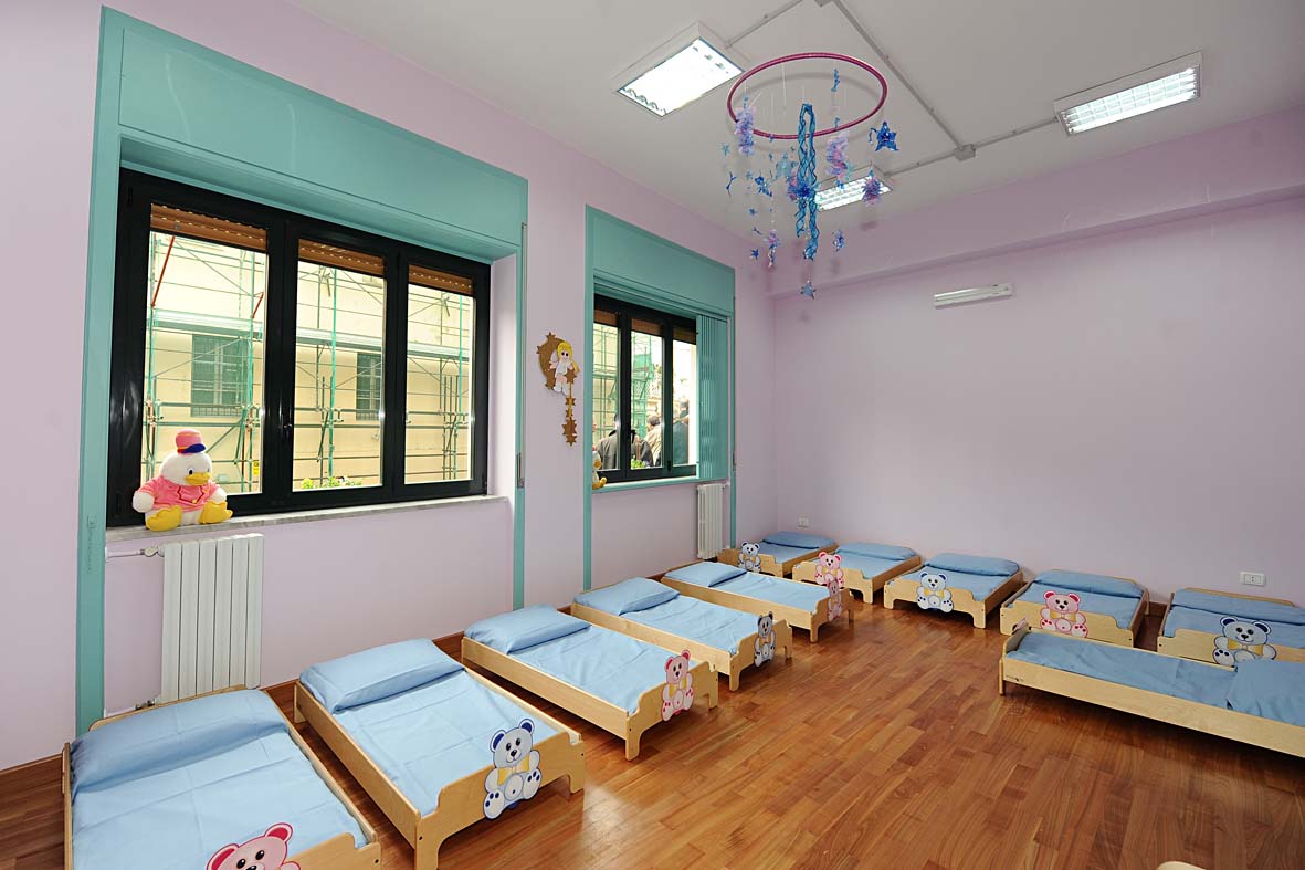 Vincenzo De luca inaugura il nuovo asilo nido di via Fusandola. Salerno 24 marzo 2010