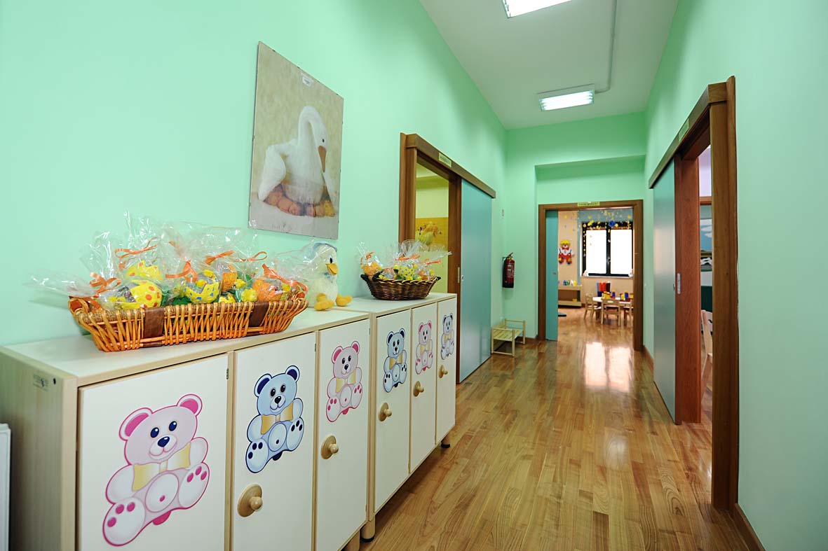 Vincenzo De luca inaugura il nuovo asilo nido di via Fusandola. Salerno 24 marzo 2010