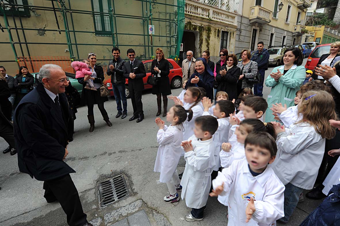 Vincenzo De luca inaugura il nuovo asilo nido di via Fusandola. Salerno 24 marzo 2010