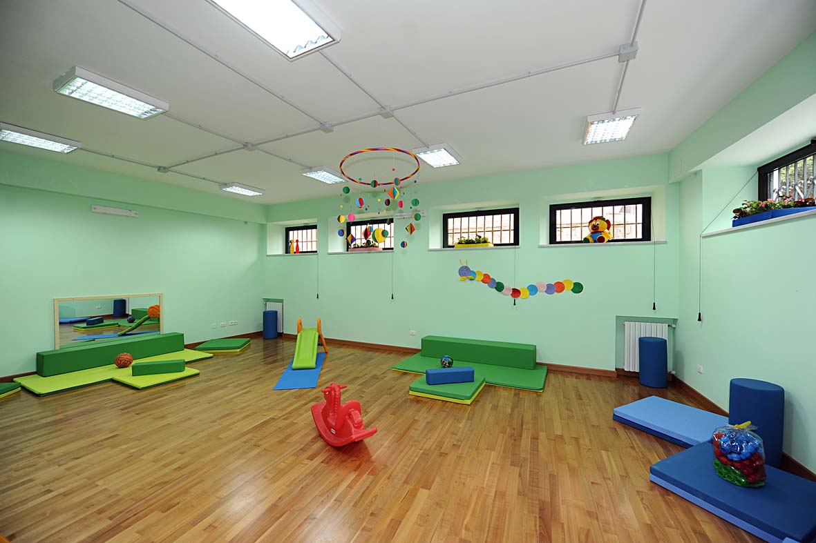 Vincenzo De luca inaugura il nuovo asilo nido di via Fusandola. Salerno 24 marzo 2010