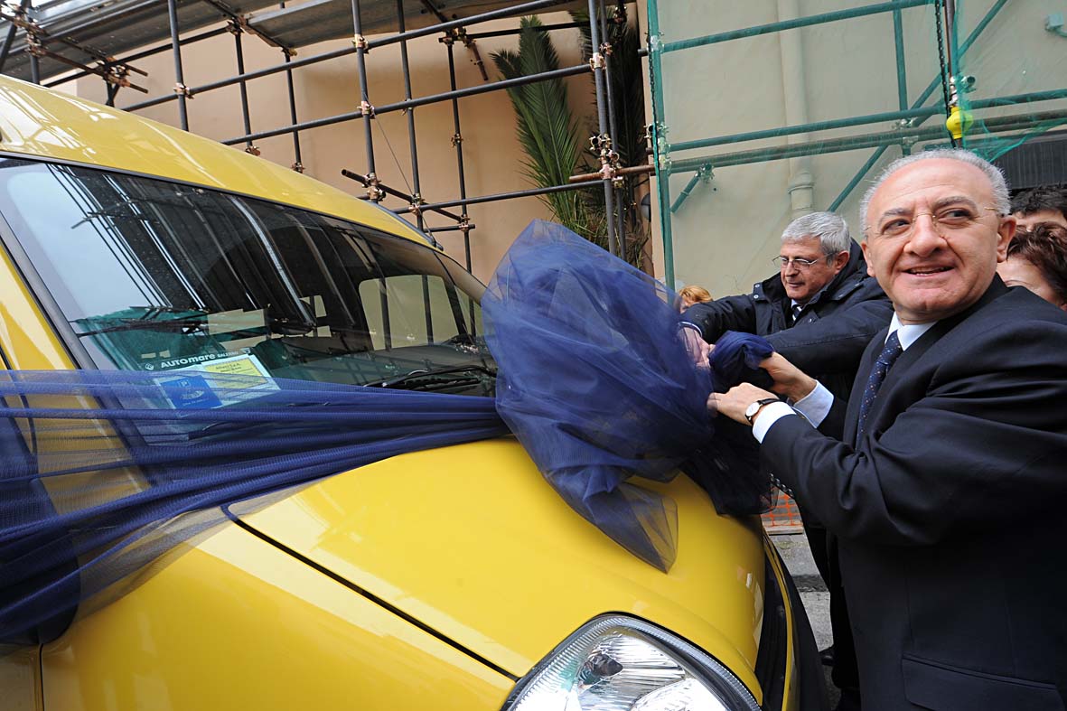 Vincenzo De luca inaugura il nuovo asilo nido di via Fusandola. Salerno 24 marzo 2010