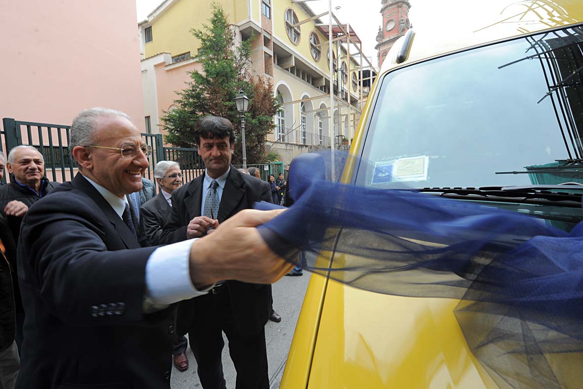 Vincenzo De luca inaugura il nuovo asilo nido di via Fusandola. Salerno 24 marzo 2010