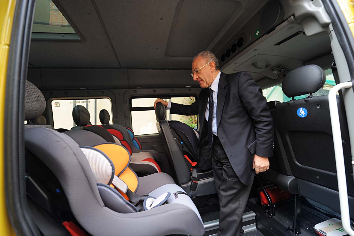 Vincenzo De luca inaugura il nuovo asilo nido di via Fusandola. Salerno 24 marzo 2010