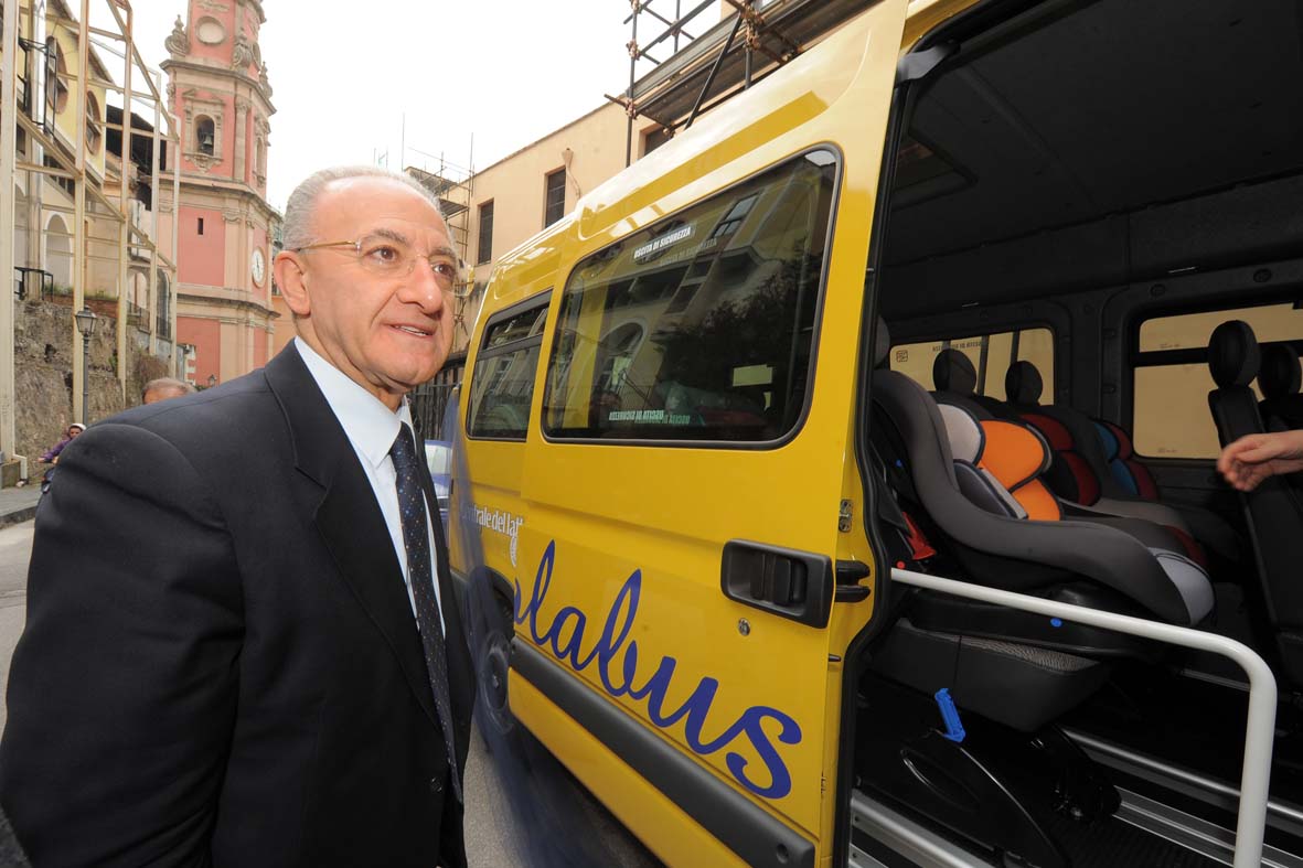 Vincenzo De luca inaugura il nuovo asilo nido di via Fusandola. Salerno 24 marzo 2010