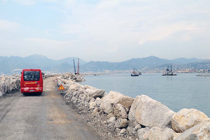Marina d'Arechi: Cerimonia dell'Alzabandiera con il sindaco Vincenzo De Luca e il presidente Agostino Gallozzi. Salerno, 27 Settembre 2011.