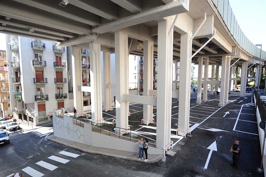 Via Calenda, via Cavallo, via Trucillo: il Sindaco De Luca inaugura i nuovi parcheggi. 18 settembre 2009