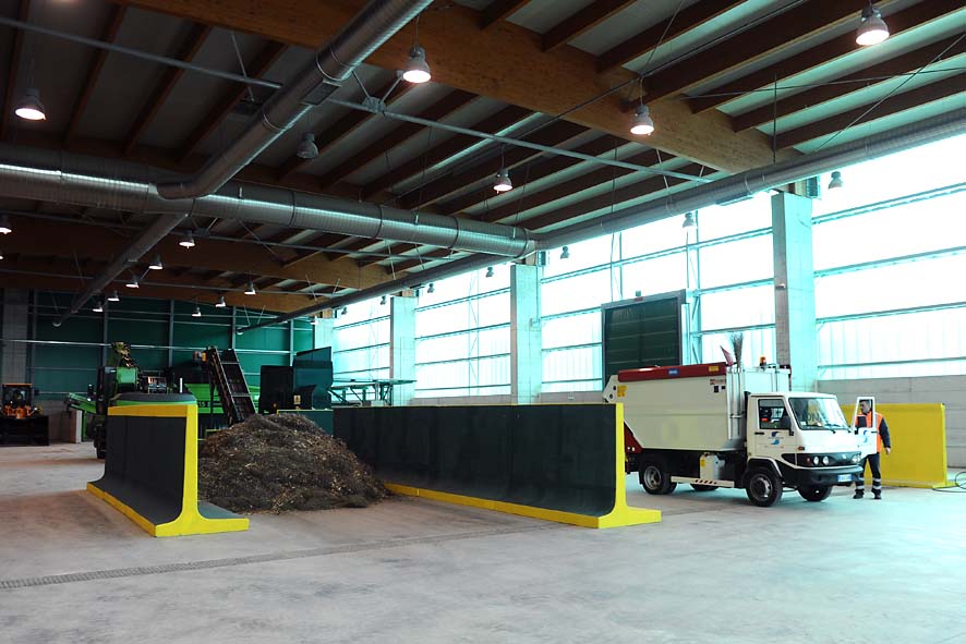 Il Sindaco De Luca ha dato il via allattivita' operativa dellimpianto di compostaggio. Salerno, 28 aprile 2011