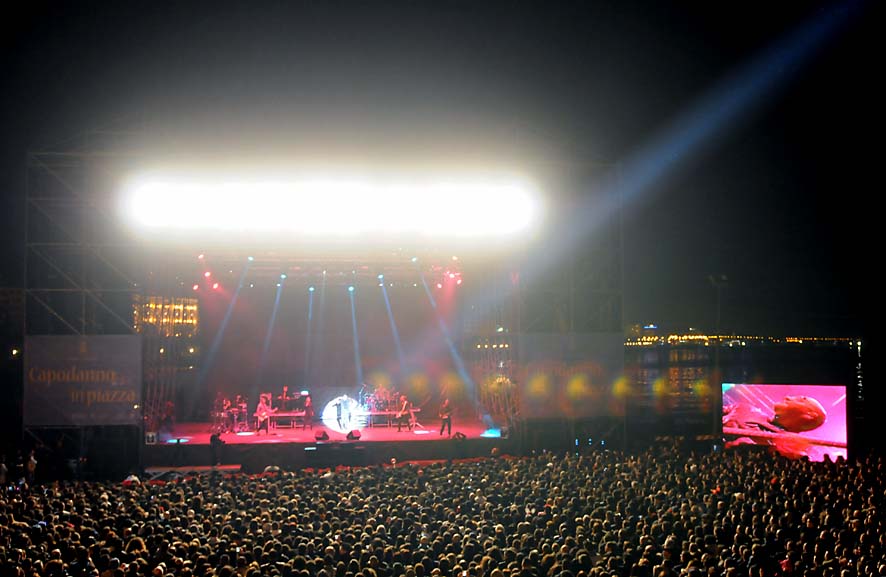Capodanno in piazza a Salerno. Piazza della Liberta', 31 dicembre 2009