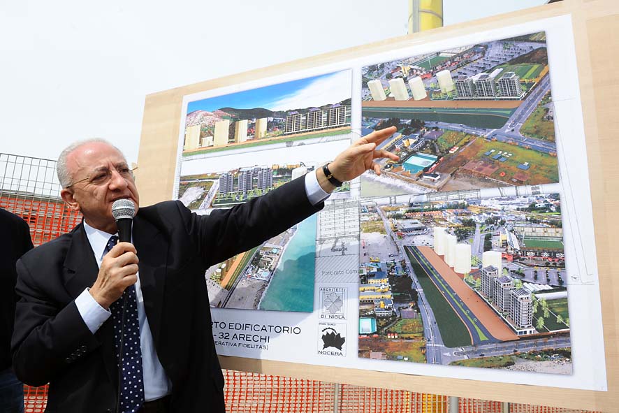 Demolizione in via Allende e inizio lavori nuova Litoranea Orientale con il Sindaco De Luca. Salerno, 2 maggio 2011