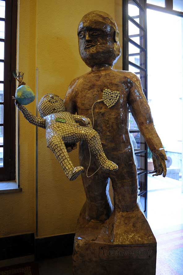 Con il 72% Salerno e' il primo capoluogo dItalia per la raccolta differenziata. Mostra di opere d'arte realizzate con materiale riciclato. Palazzo di Citta' 16 ottobre 2009