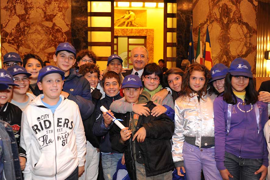 Con il 72% Salerno e' il primo capoluogo dItalia per la raccolta differenziata. Il Sindaco festeggia con la citta' l'importante traguardo raggiunto. Palazzo di Citta' 16 ottobre 2009