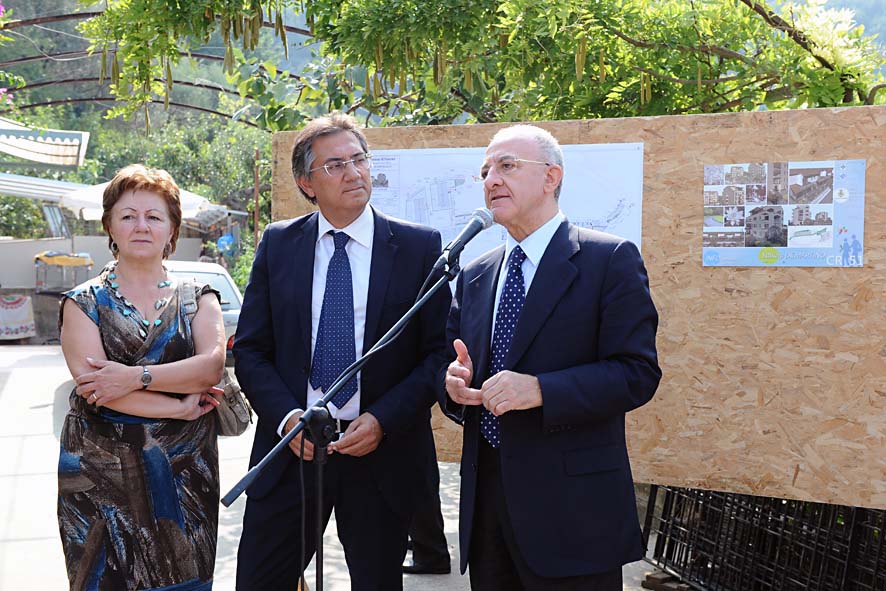 Il Sindaco De Luca da' il via ai lavori PUA a Giovi Casa D?Amato e Casa Rocco. Salerno, 15 settembre 2011