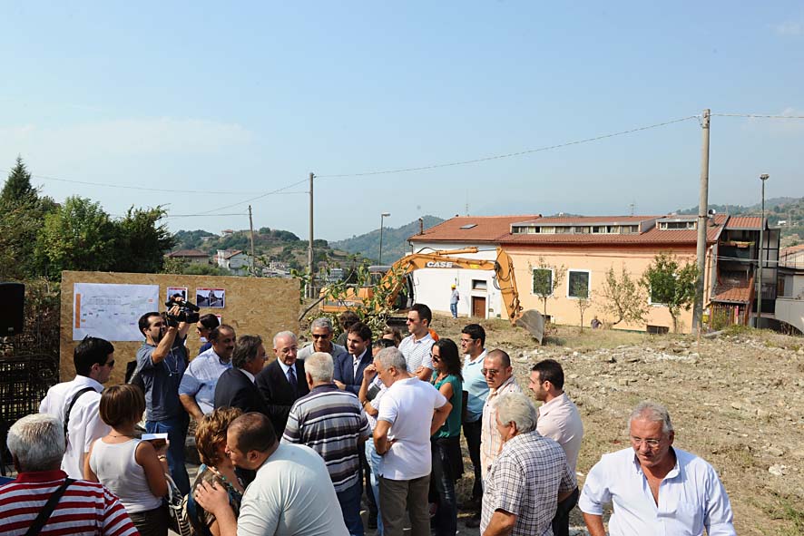Il Sindaco De Luca da' il via ai lavori PUA a Giovi Casa D?Amato e Casa Rocco. Salerno, 15 settembre 2011