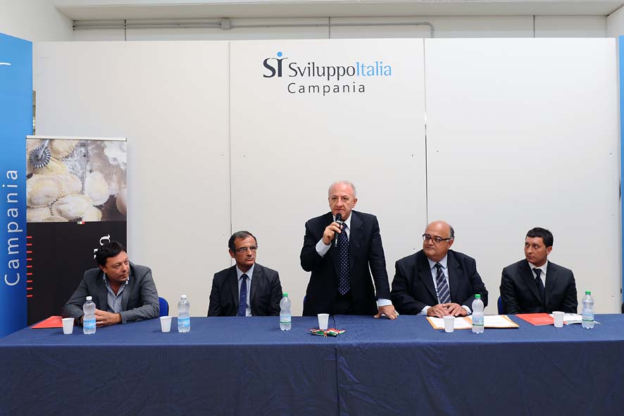 Il Sindaco De Luca in visita all'incubatore di imprese di Salerno. Salerno, 14 settembre 2011.