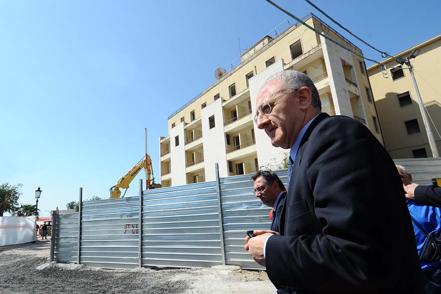 Demolizione Ex Jolly Hotel con il Sindaco Vincenzo De Luca. Salerno, 11 Maggio 2011