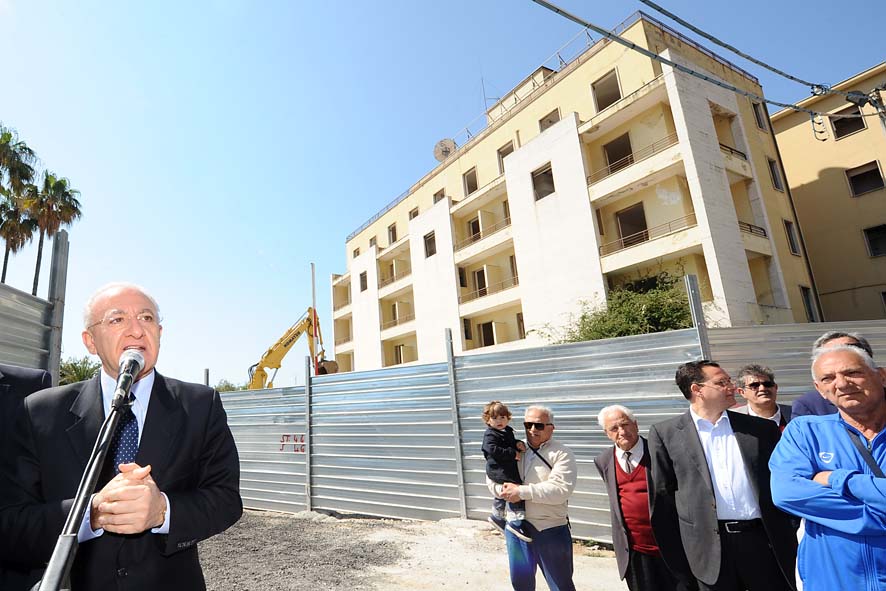 Demolizione Ex Jolly Hotel con il Sindaco Vincenzo De Luca. Salerno, 11 Maggio 2011