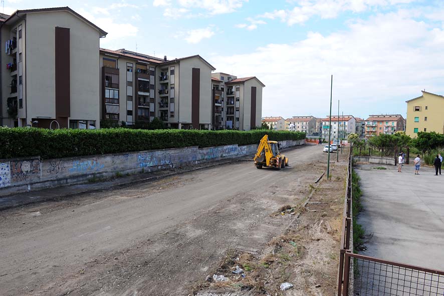 Mariconda, 25 giugno 2009: inizio lavori strada di collegamento via Tofane-Via Premuda e costruzione di un campetto sportivo