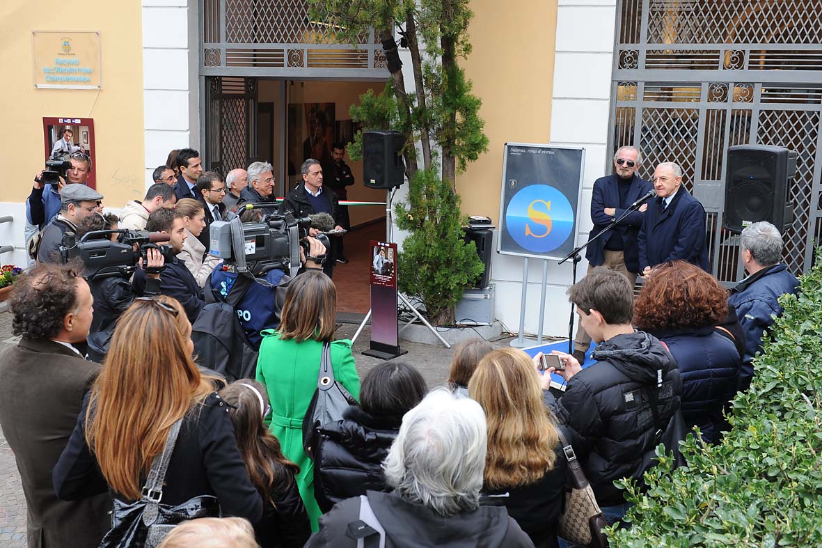 Il Sindaco Vincenzo De Luca inaugura la mostra "La Televisione si fa teatro" 