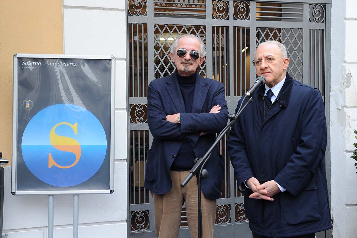 Il Sindaco Vincenzo De Luca inaugura la mostra "La Televisione si fa teatro" 